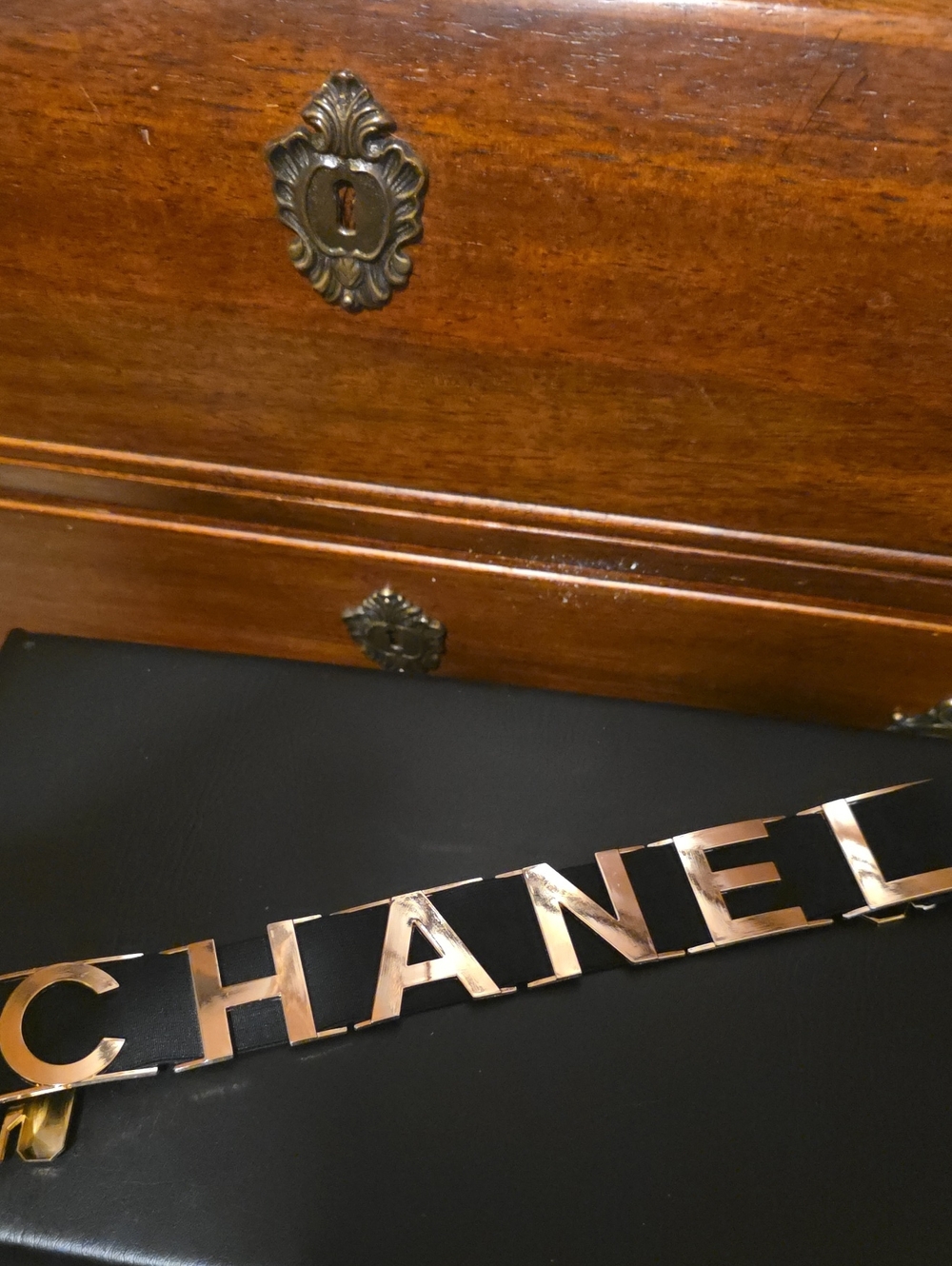 CHANEL Black and Gold Letter Link Belt